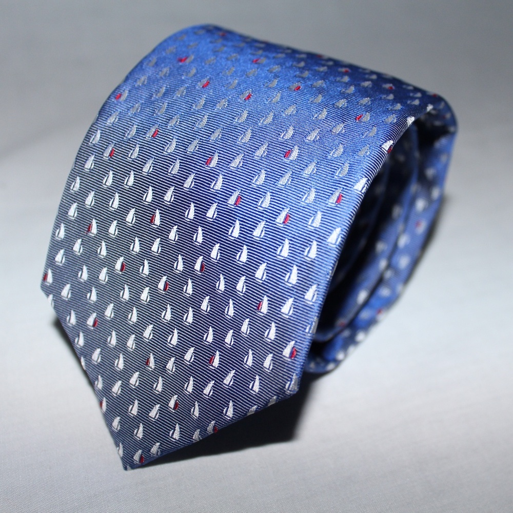 Hugo Boss blue sailboat pattern tie 3" x 58"